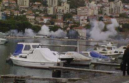 Autobus omotan oblakom dima uplašio Dubrovčane