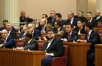 Sabor izglasao ustavne suce, većina Mostovaca bojkotirala