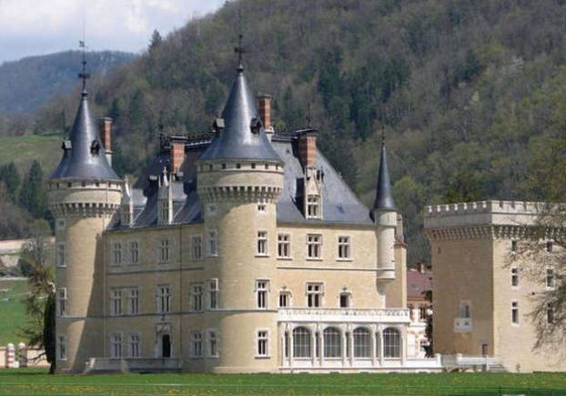 FOTO Dvorci diljem svijeta na prodaju! Neki imaju 200 soba, tamnice, jezera, šume i potoke