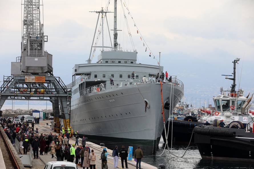 Rijeka: Brod Galeb dotegljen je u riječku luku