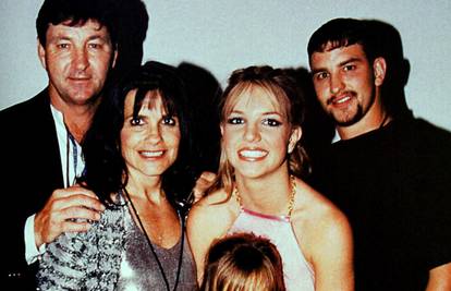 Britney majku i oca uzdržava od 8. godine: Uskratili su mi moje milijune, a svi žive od mene!