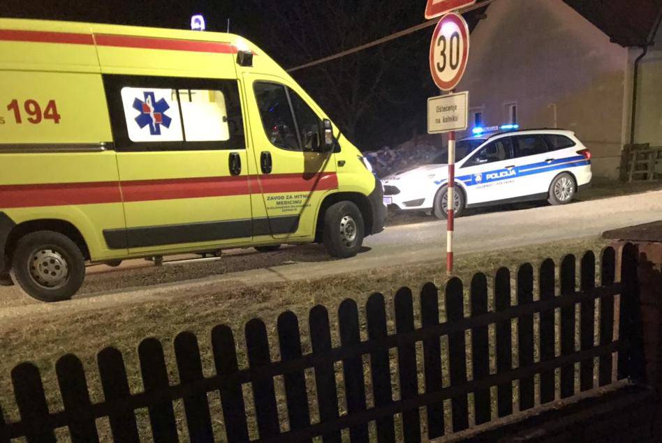 Brzi vlak udario je u Mercedes: Vozač u šoku, završio u bolnici