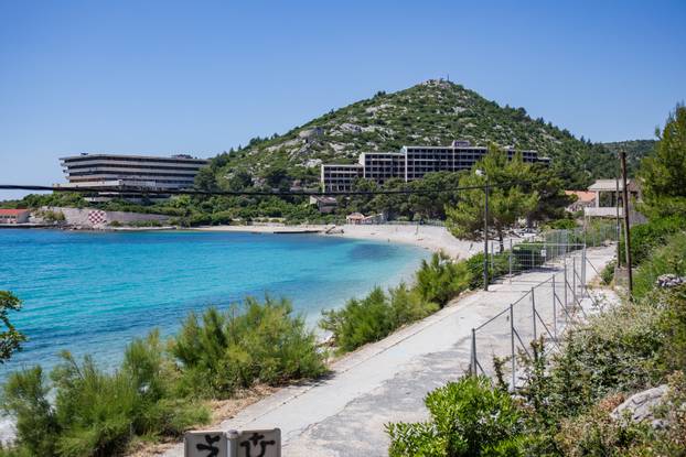 Počinje rušenje devastiranih hotela Kupari u najljepšoj uvali kod Dubrovnika