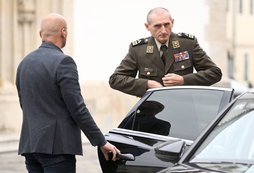 Zagreb: Dolazak na sjednicu Vijeća za nacionalnu sigurnost i Vijeća za obranu