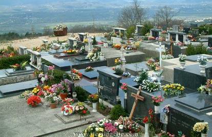 V. Grđevac: Vandali su s groblja ukrali kipove i vaze