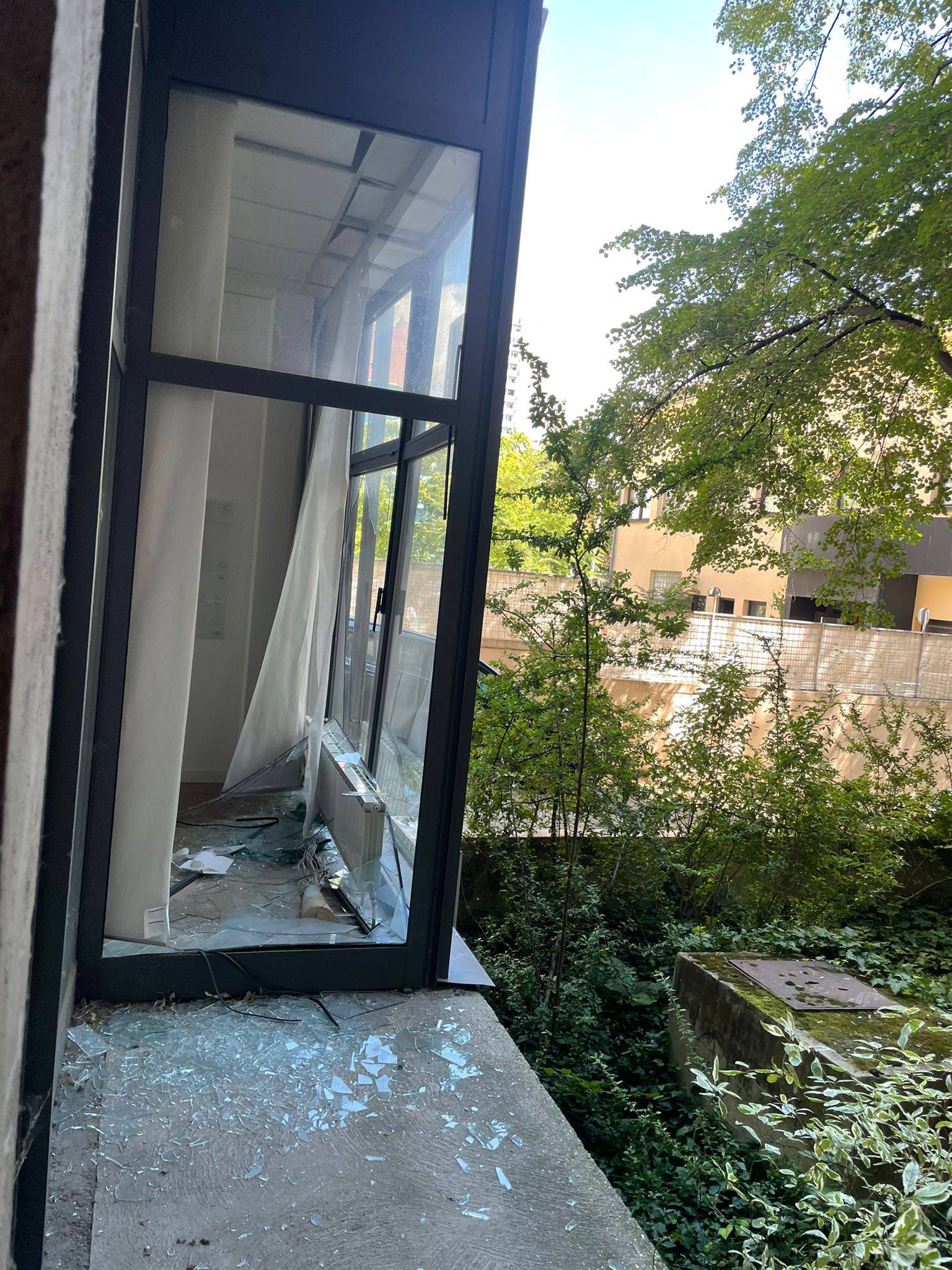 Od jačine eksplozije u Zagrebu odvalilo je prozor: 'Mislila sam da su dignuli automobil u zrak!'