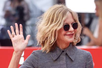 FOTO Meg Ryan prošetala se crvenim tepihom Sarajevo film festivala i pozdravila je fanove