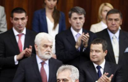 Politika: Nikolić očekuje da ga Josipović pozove na susret