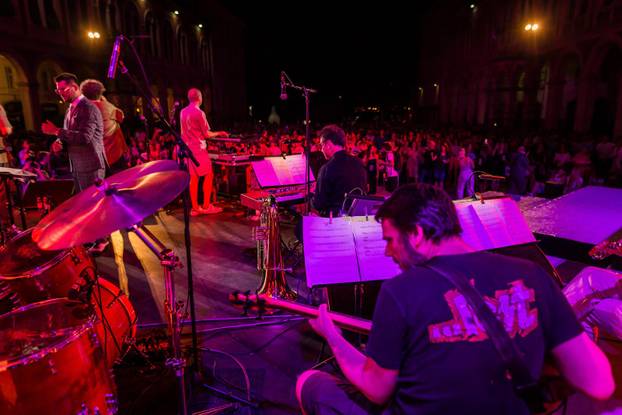 Split: Na drugoj večeri Splitskog Festivala nastupili su TBF i Jazz orkestar HRT-a