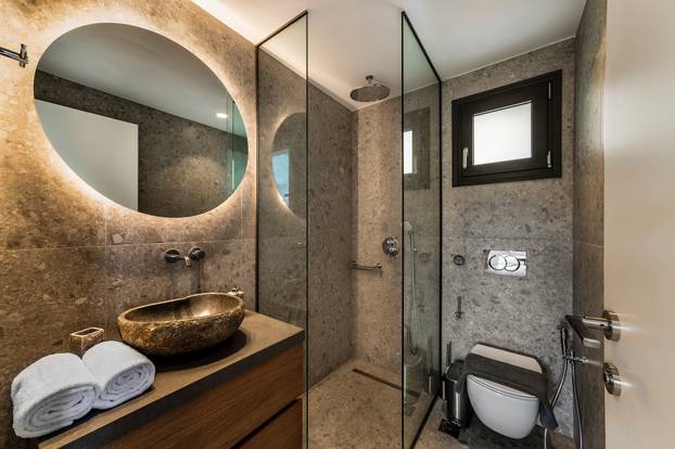 Modern,Luxury,Bathroom,Design:,Stylish,Grey,And,Brown,Palette,,Walk-in
