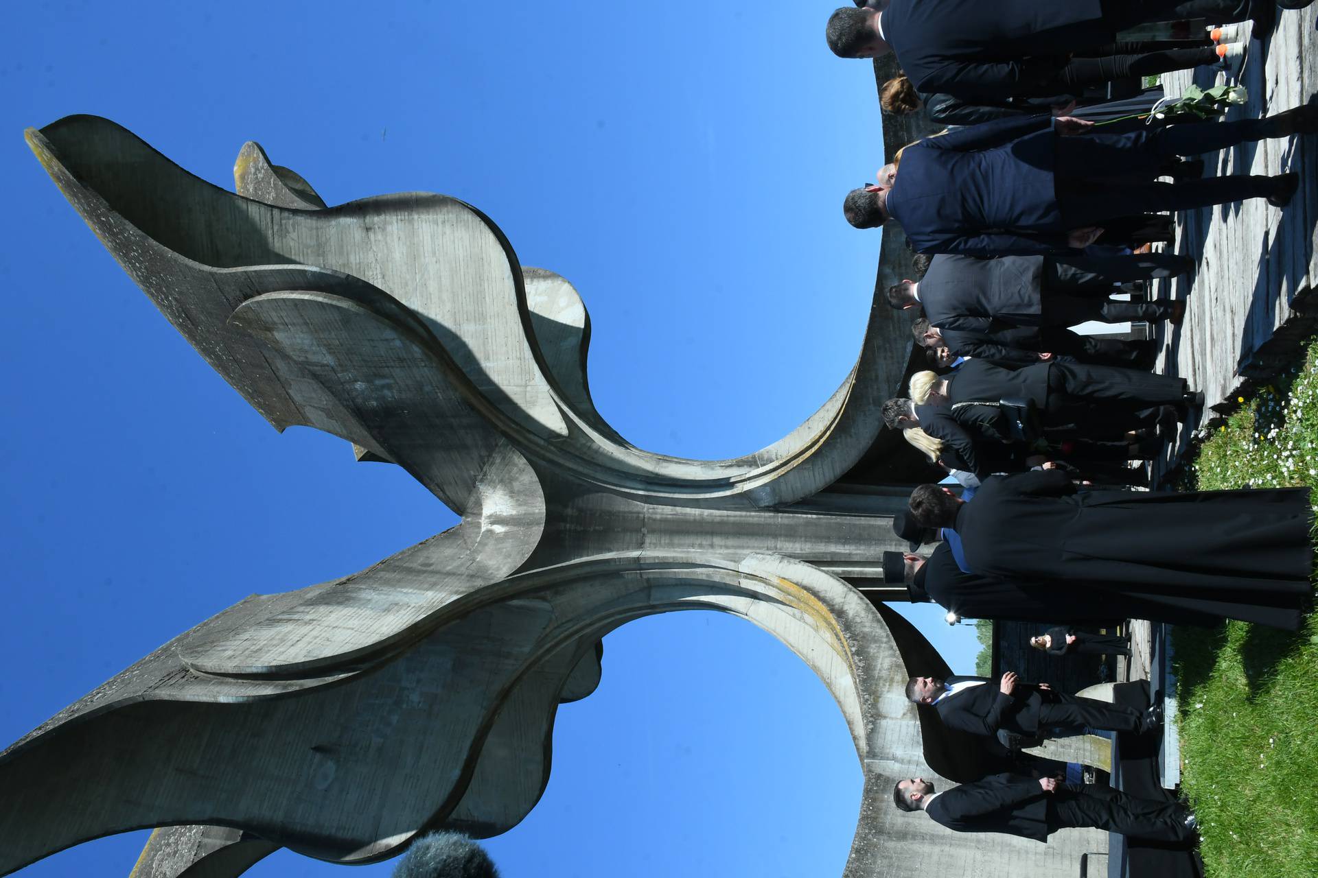 Državni vrh odao počast žrtvama logora u Jasenovcu 