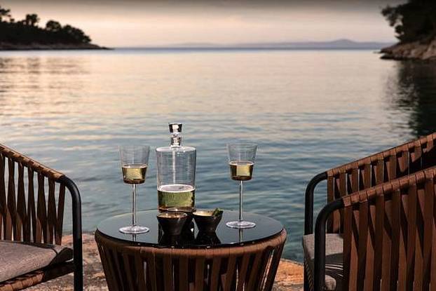 FOTO Svjetski, a naše: Ovaj skriveni komadić raja u uvali Lozna idealan je za ljetni odmor