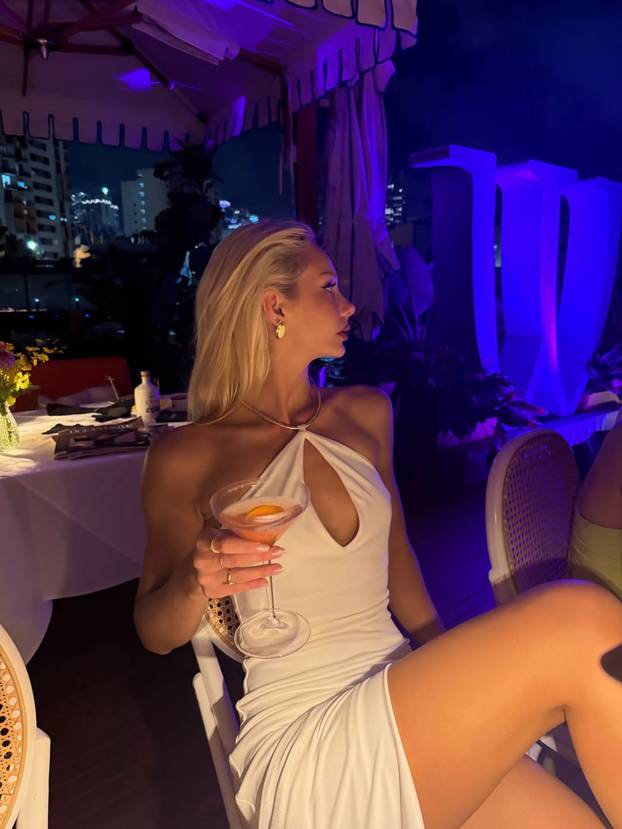 FOTO Natjecala se za Miss: Ova Albanka izgleda kao živa lutka!