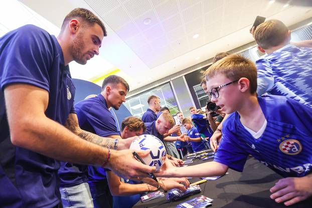 Zagreb: Otvorenje novog Dinamovog fan shopa