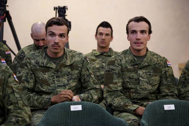 Zagreb: Ministar Anušić uručio ugovore vrhunskim sportašima i pričuvnicima Hrvatske vojske