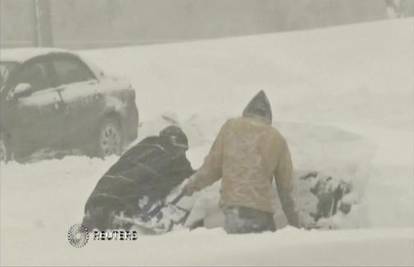 Snježni kaos: Ljudi umirali čisteći 150 cm snijega u SAD-u