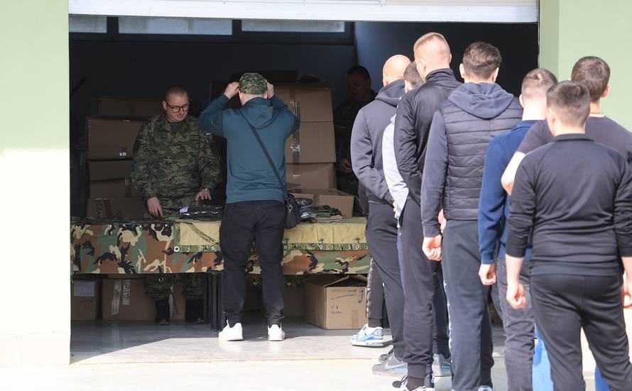 Ministar Anušić i general Kundid na prvom danu TVO-a na Slunju