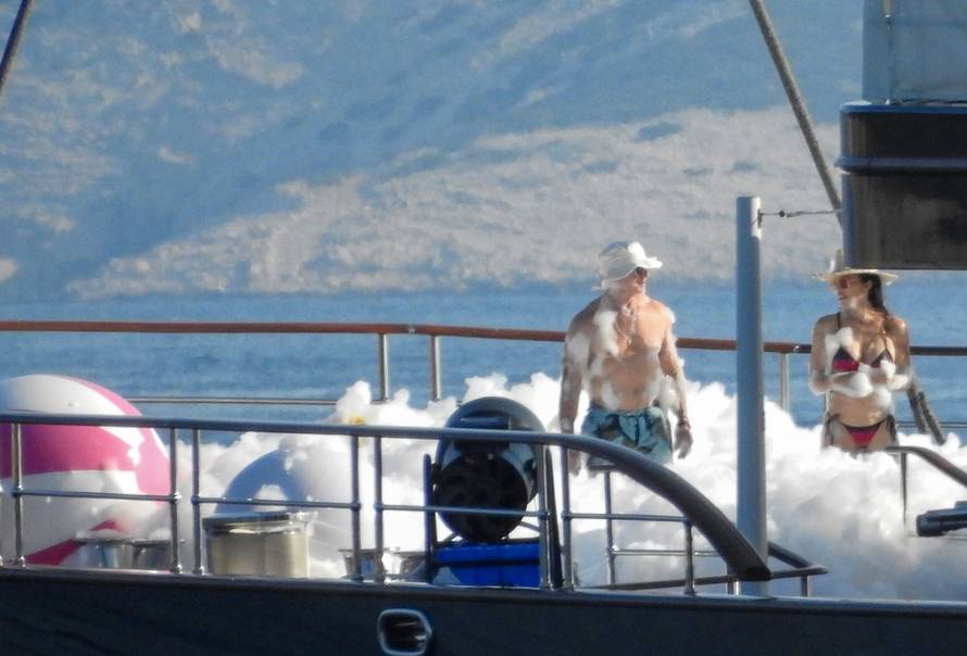 Jeff Bezos i Lauren Sanchez priredili raskošnu pjena-zabavu kod Cresa uoči vjenčanja u Veneciji