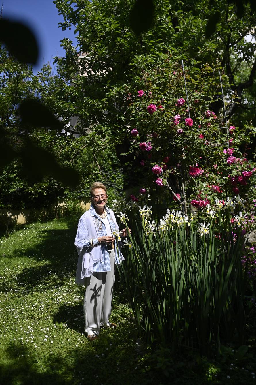 Zagreb: Ksenija Urličić u svom vrtu za koji je dobila nagradu Floraarta