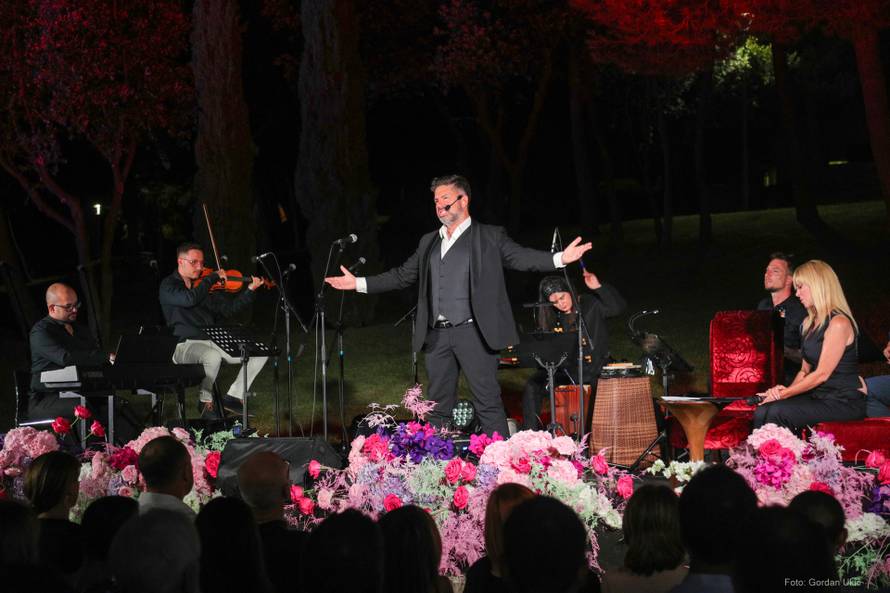 Otvoren 23. Art&More festival: Okupljene  je oduševio glazbeni program, stigla i Mila Elegović