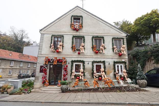 Zagreb: Kuća u Maloj ulici ukrašena za advent