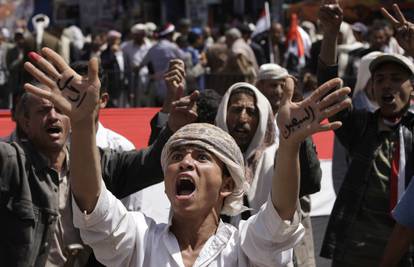 Predsjednik Jemena raspustio vladu, u Siriji 100 ranjenih