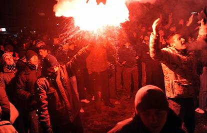 Neredi u grčkom kupu: Ozlijeđeno 18 policajaca