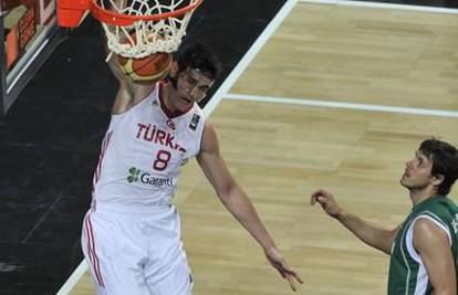 SP: Turci razbili Slovence 27 razlike i u polufinalu su