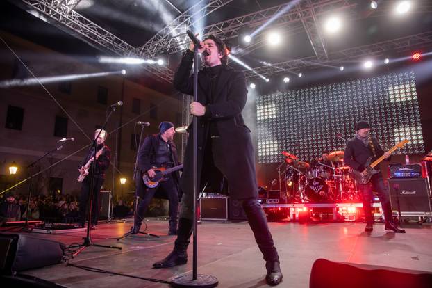 Osijek: Doček nove 2024. godine na Tvrđi uz Parni valjak