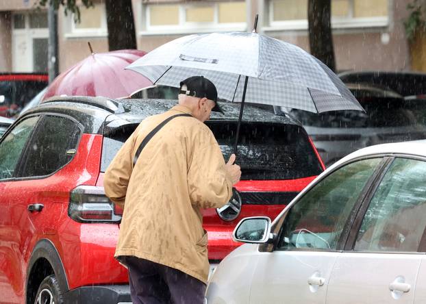 Šibenik: U Šibeniku pada kiša