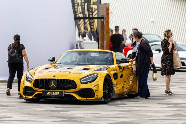 Zagreb: Ispred Z Centra izložena limitirana izdanja luksuznih i supersportskih automobila