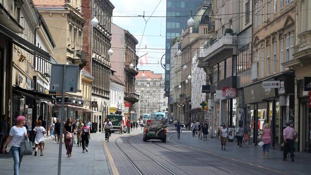 Zagreb: Tramvaji ponovno voze uz zgrade koje su nastradale u potresu