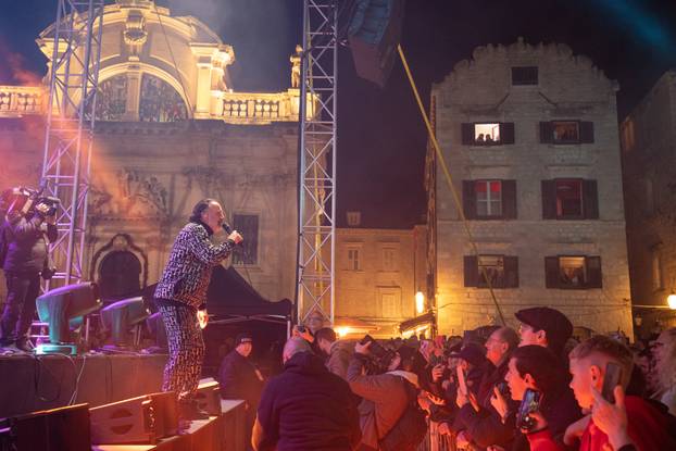 Dubrovnik: Doček Nove 2025 godine uz Tonija Cetinskog