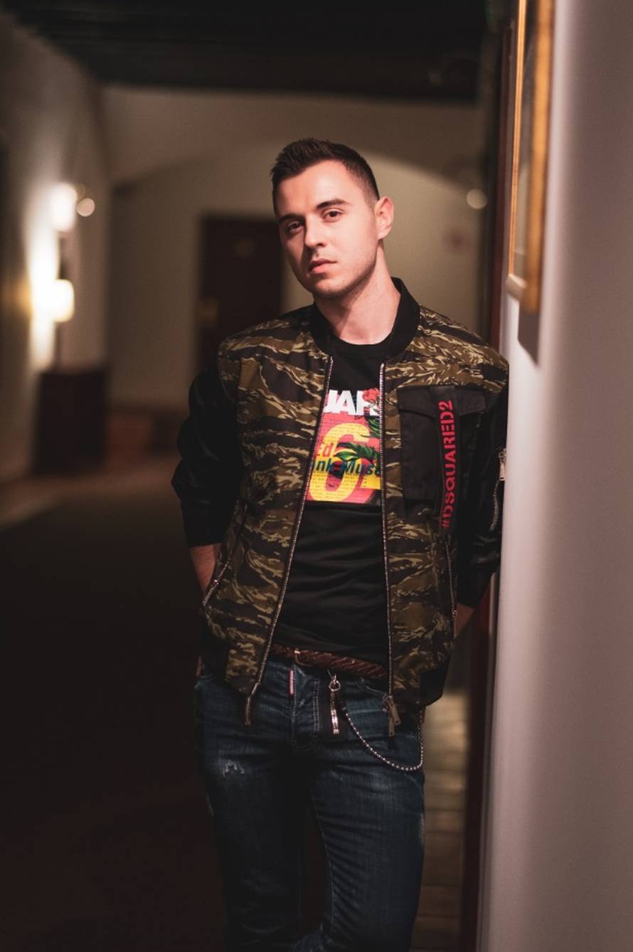 Nina i Tarapana Band snimili su spot na otvorenom vagonu