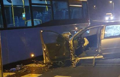 Sudarili se bus i auto: 'Djeca su vrištala i trčala iz autobusa'