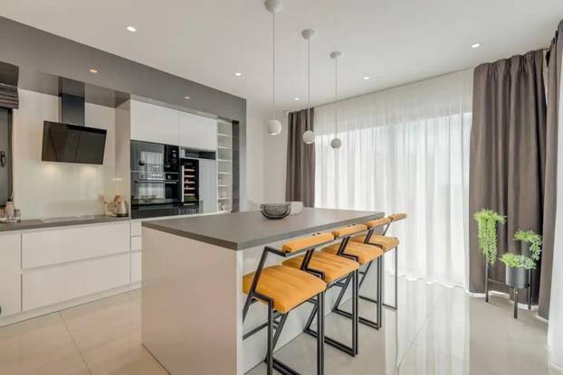 FOTO Ogromna parcela, privatni wellness i čudo od pogleda: Vila u Podstrani čeka novog vlasnika