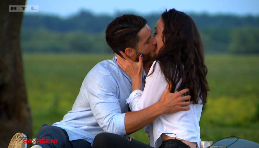 Savršeni zaveo Amru na spoju i strasno je poljubio, pa predložio akciju: Hoćemo do mene doma?