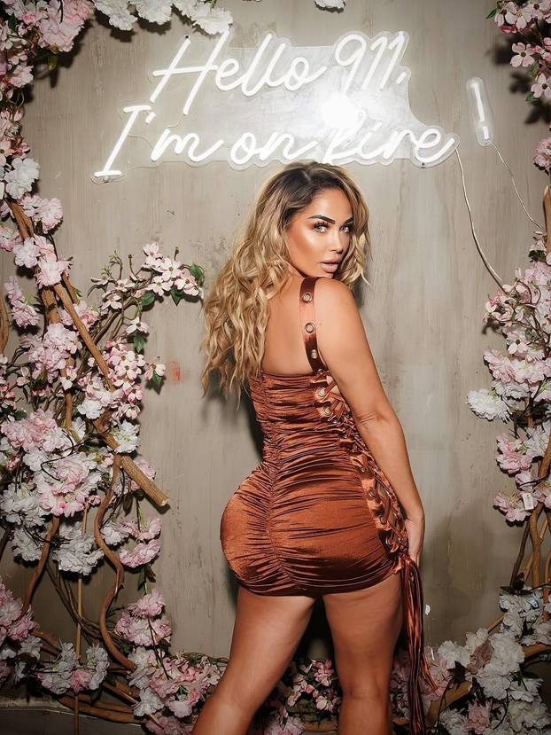 FOTO Operacije i provokacije: Seksi influencerica zabrinuta jer 'curi' njezin eksplicitni sadržaj...