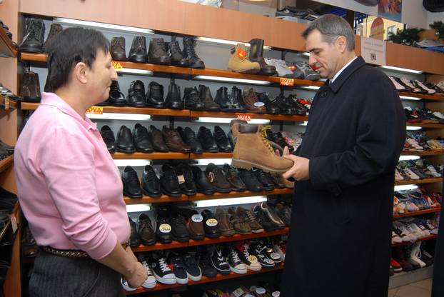 Vinkovci: Kandidat Nadan Vidoševi? u sklopu kampanje posjetio Vinkovce