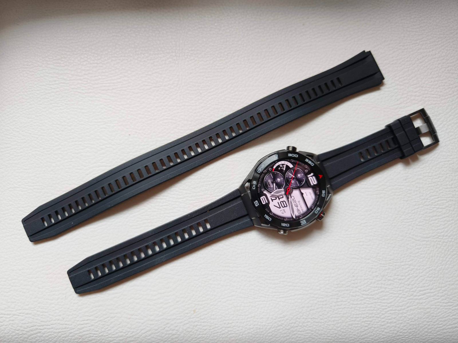 Isprobali smo Huawei Watch Ultimate, pametni sat koji želi  ići na ekstremne avanture