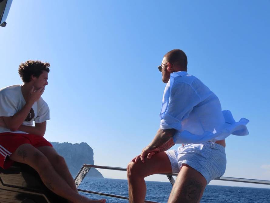 Cruz Beckham u gaćicama od 500 eura: ‘Posudio si tatine? Mobitel mi se pregrijao…’