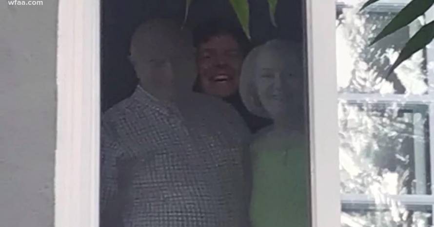 Djed i baka smislili način kako da posjete obitelj za blagdane