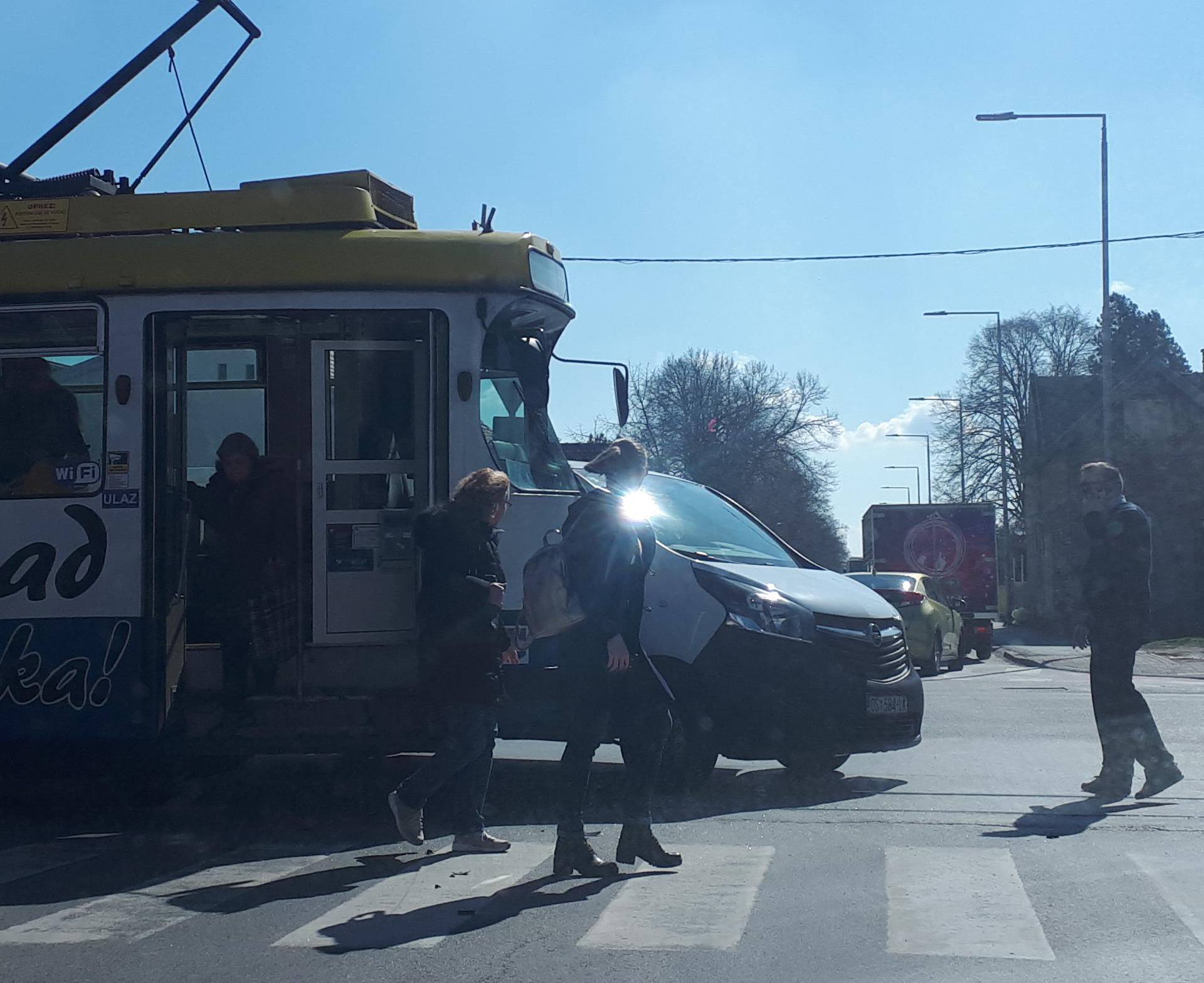 Video iz Osijeka: Sudarili su se kombi i tramvaj, nastala gužva