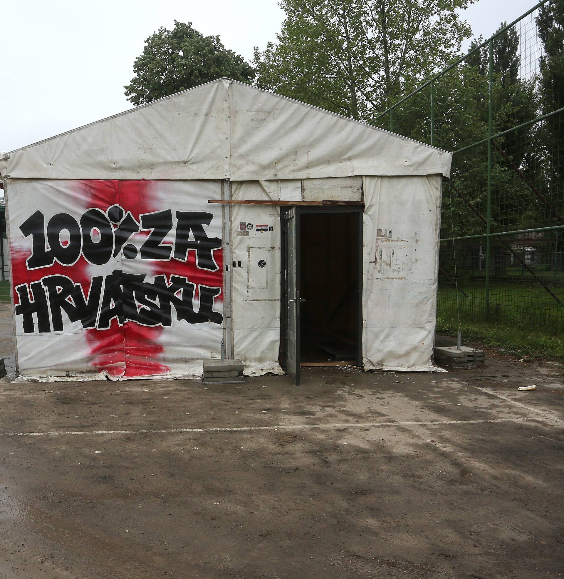 Unatoč protivljenjima: Šator iz Savske 66 dovezli u Vukovar