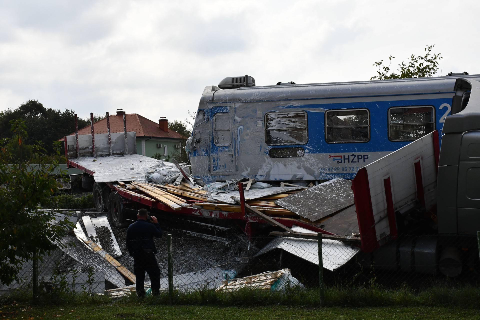 Požega -  Sudar putničkog vlaka i kamiona na pružnom prijelazu u ulici Nikole Zrinskog u Požegi.