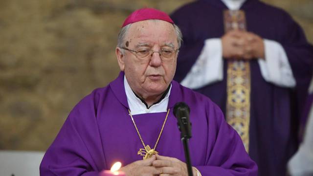 Biskup Mile Bogović (82) hitno prebačen na respirator u Rijeku
