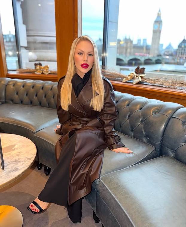 FOTO Slikala se gola na snijegu i riskirala zdravlje zbog fanova: 'Završila sam na hitnoj...'