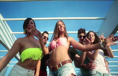 'Lijepe djevojke i ljetne haljine' u novom hitu Alena Vlahovića 