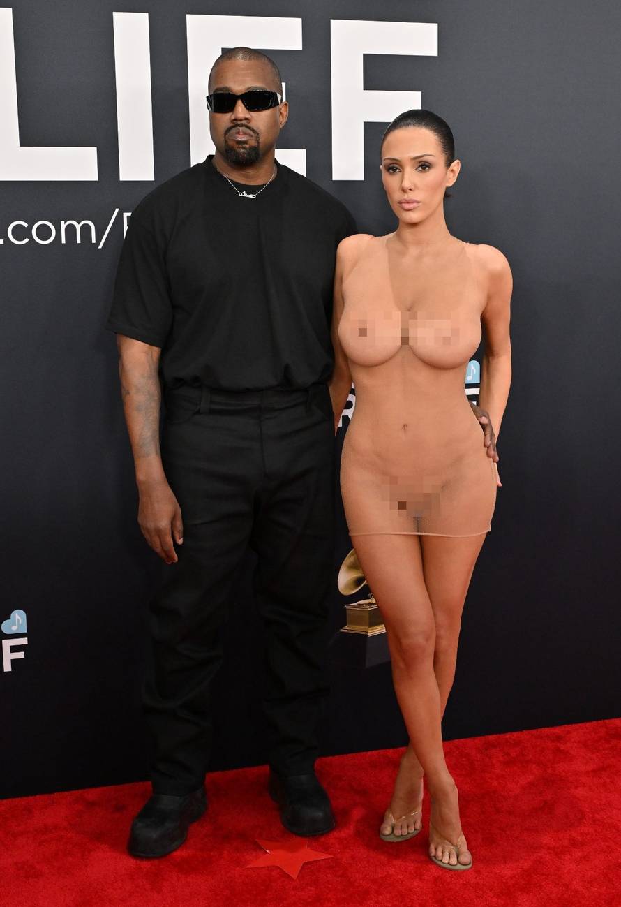 FOTO Bianca Censori u Europi ima 'klona'! Pojavila se poput nje u bundi pa hodala gola...