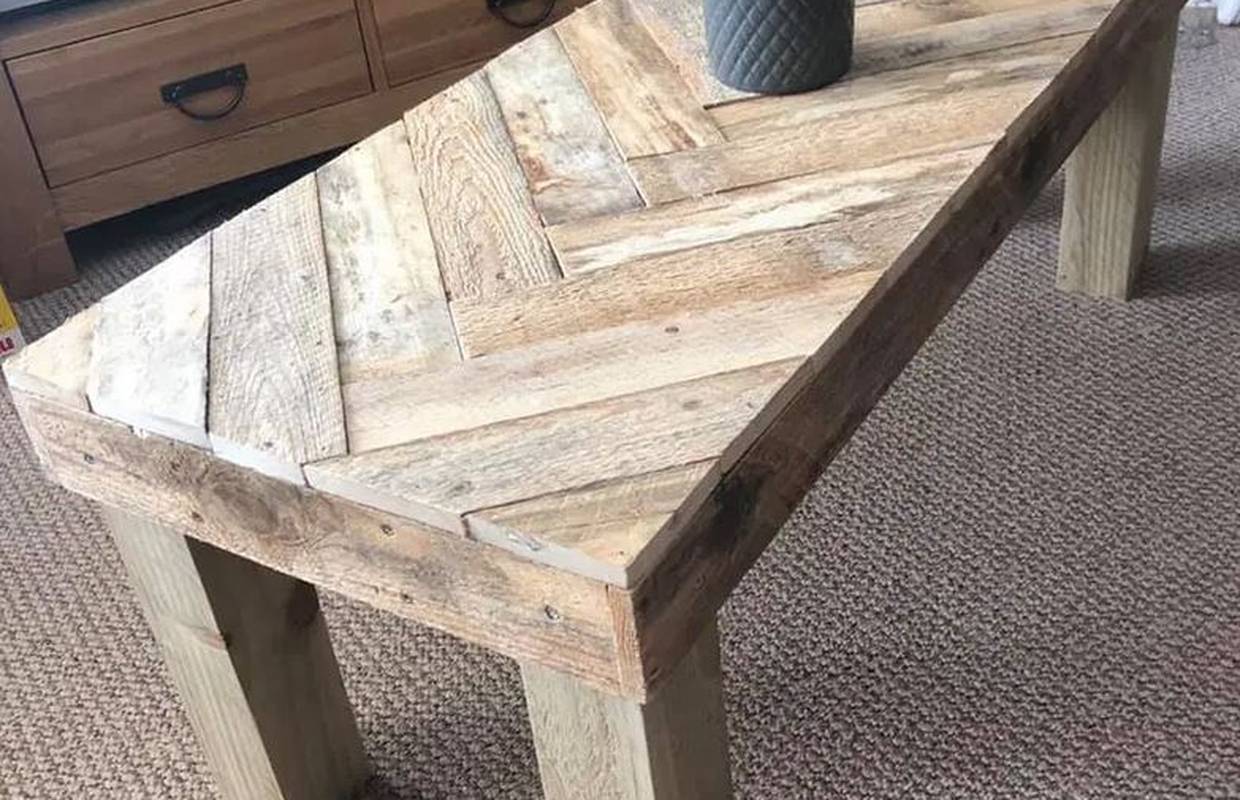Uradi sam: Žena je od starih paleta napravila savršeni stolić